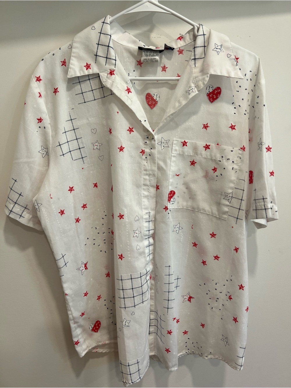 Vintage Tapestry White Short-Sleeve Button-Up Shirt with Red Star & Heart Print